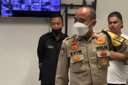 DEBT COLLECTOR YANG MEMBENTAK POLI