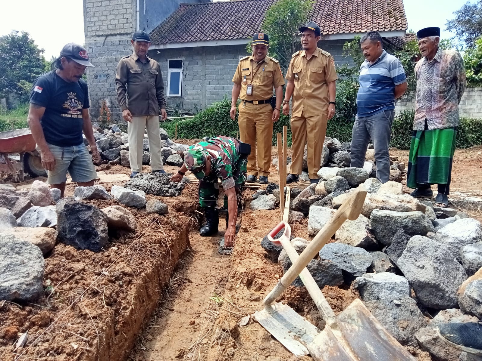 Koramil 01/Wonosobo Kawal Pembangunan SPPG Rojoimo, Wujud Dukungan Konkret terhadap Program Nasional Makan Bergizi Gratis