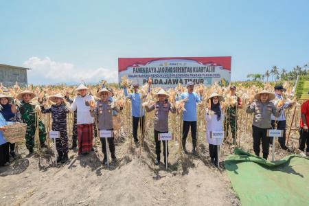 Kapolda Jatim dan Forkopimda Panen Ray