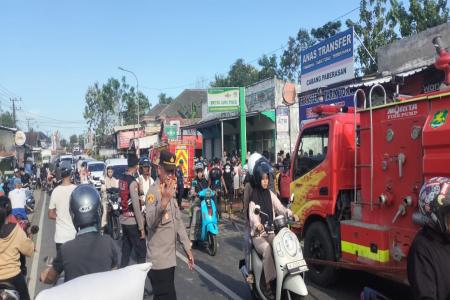 Kebakaran Toko Laundry di Pasar Jengar