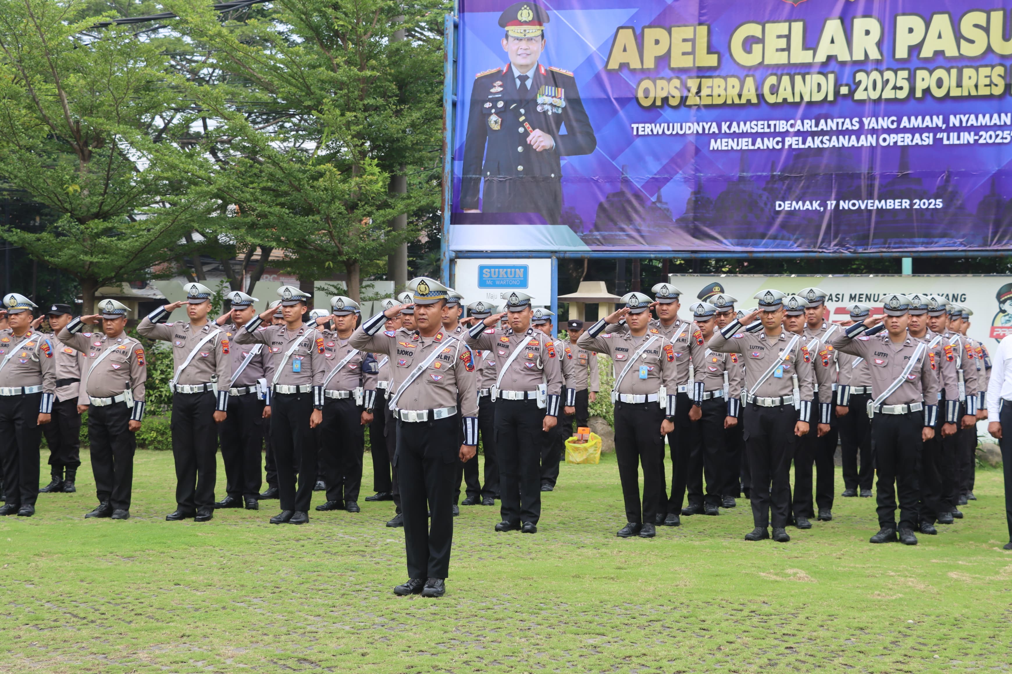 Kapolres Demak Pimpin Apel Gelar Pasukan Operasi Zebra Candi 2025