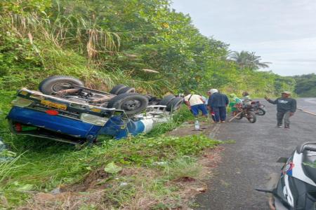 TRUK TANKI TERGULING SUPIR HILANG    