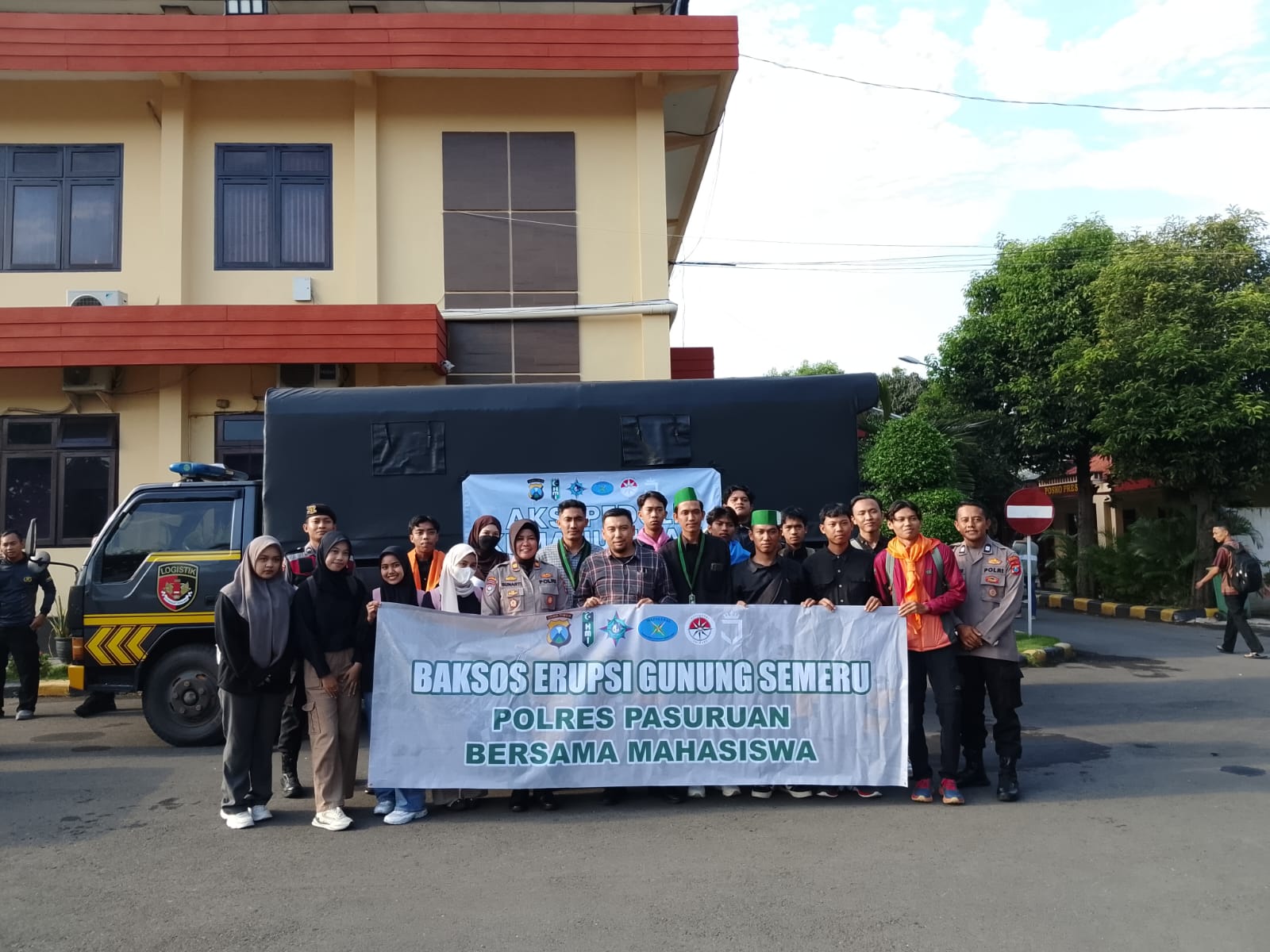 Polres Pasuruan dan Aliansi Mahasiswa Berangkatkan Bantuan untuk Korban Erupsi Semeru