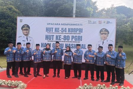 Upacara Bersama HUT PGRI Ke80 dan HUT KORPRI Ke54 di Bandung Barat