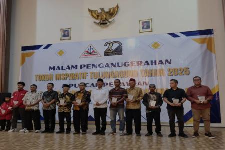 Bupati Gatut Sunu Wibowo Raih Penghargaan Tokoh Inspiratif 2025 pada P