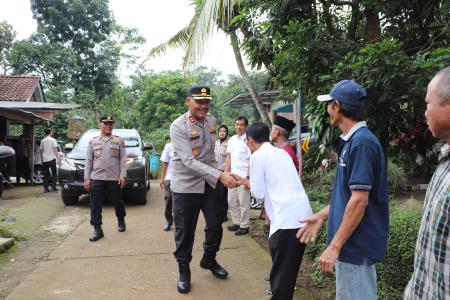 Warga Dusun Genting Disambangi Kapolres Kendal Solidaritas Saat Laka A